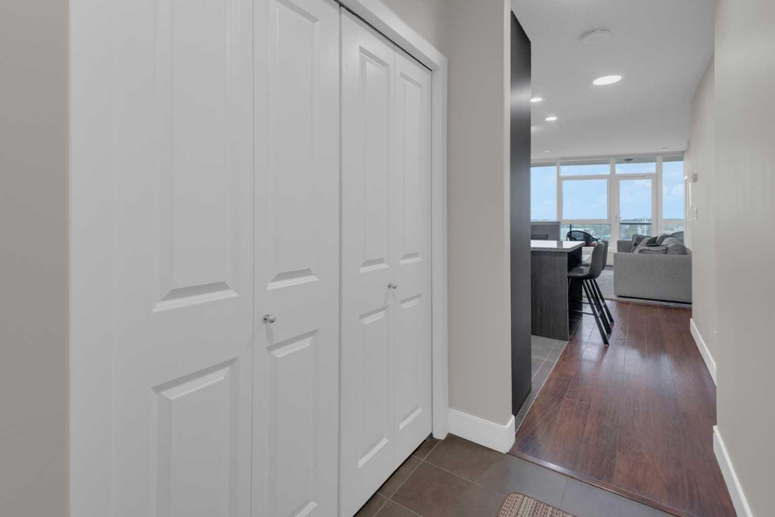 77 Spruce Place SW 1103