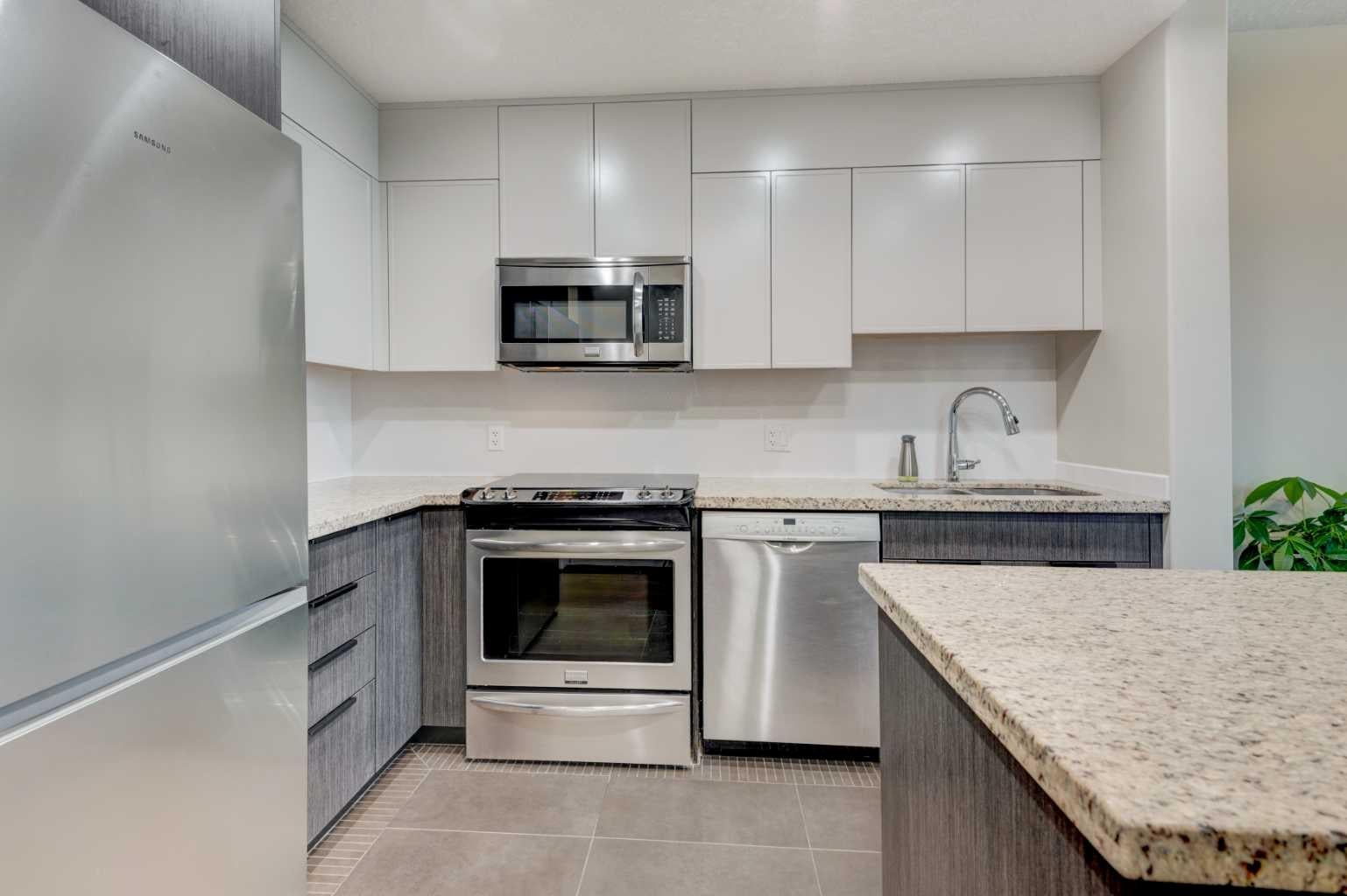 77 Spruce Place SW 1103