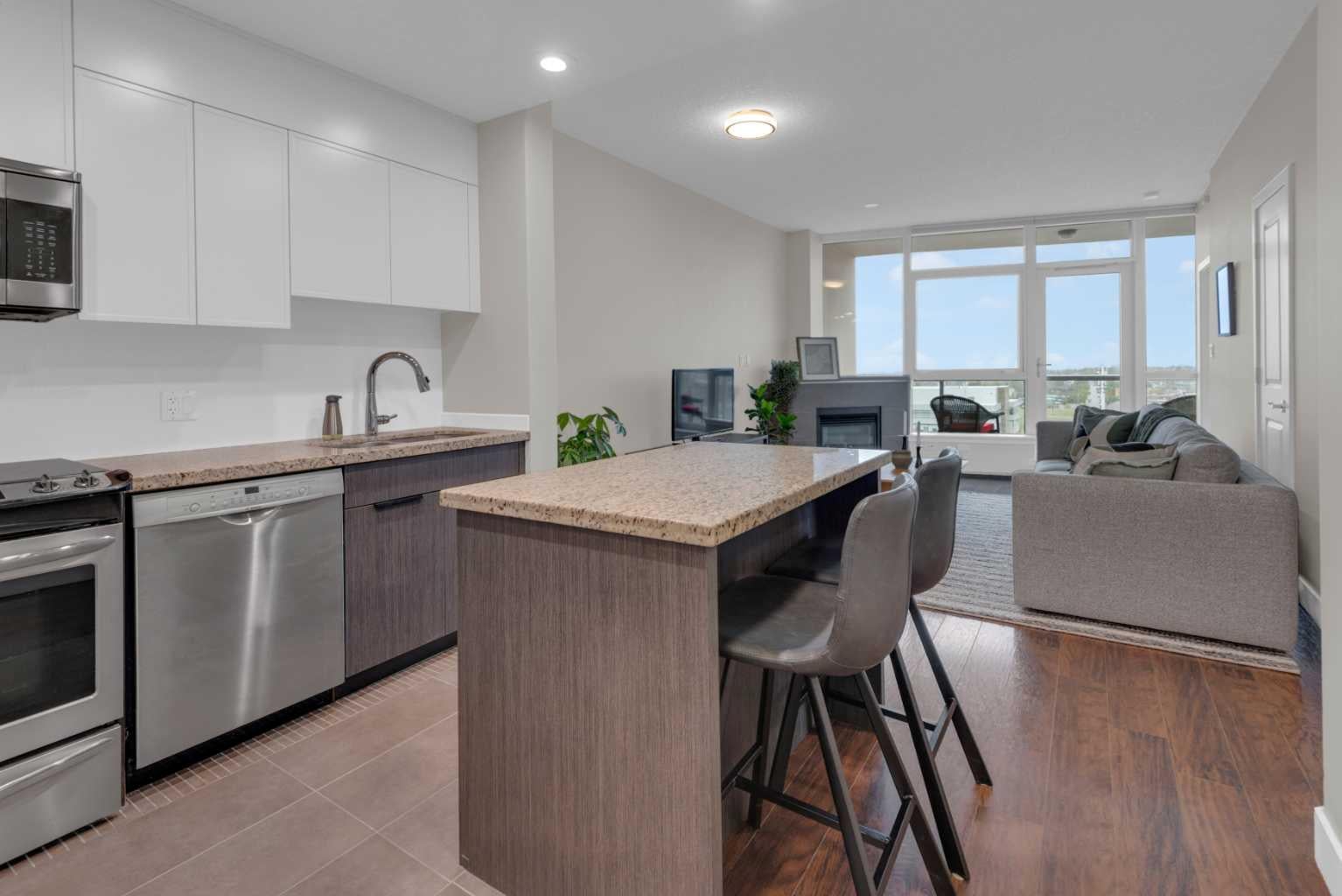 77 Spruce Place SW 1103