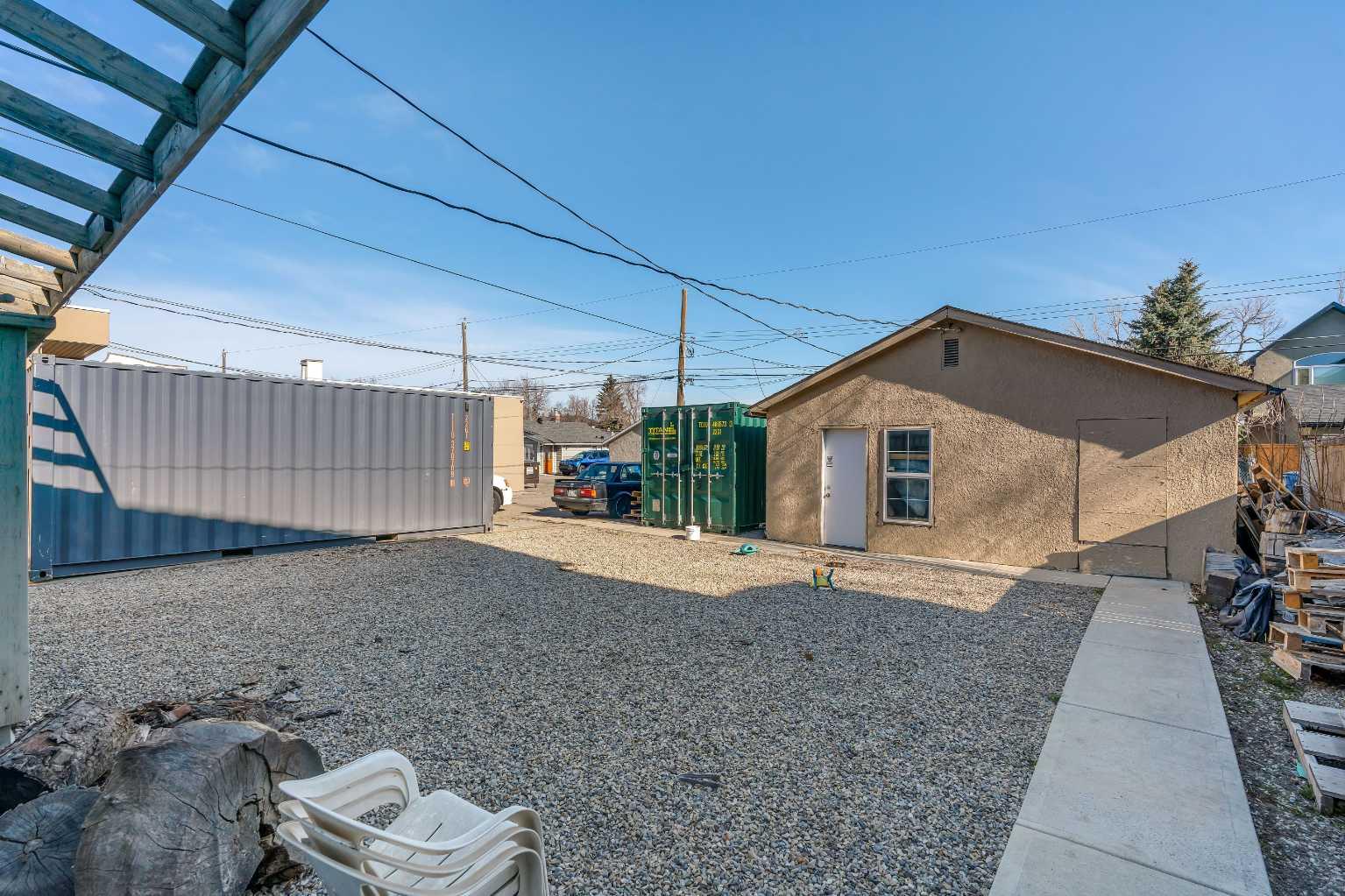 412 23 Avenue NE