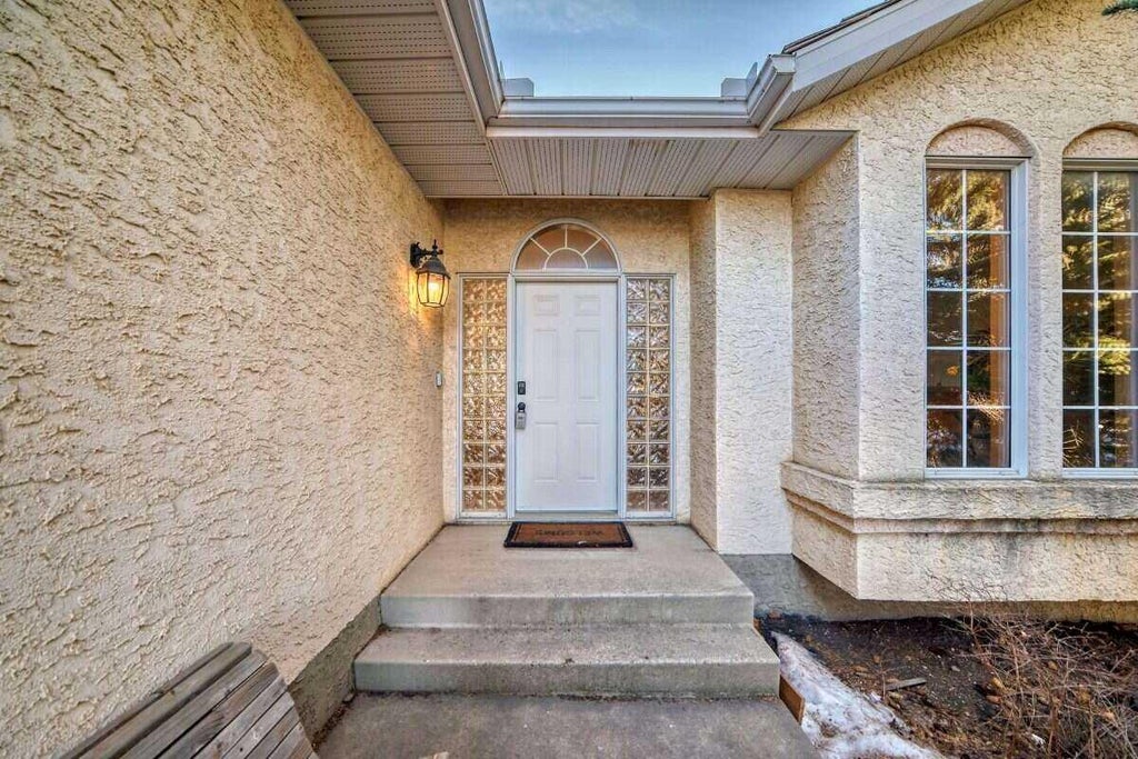 Photo of 11 Hawkmount Heights NW, Calgary, AB T3G 3S4 (MLS # A2354515)