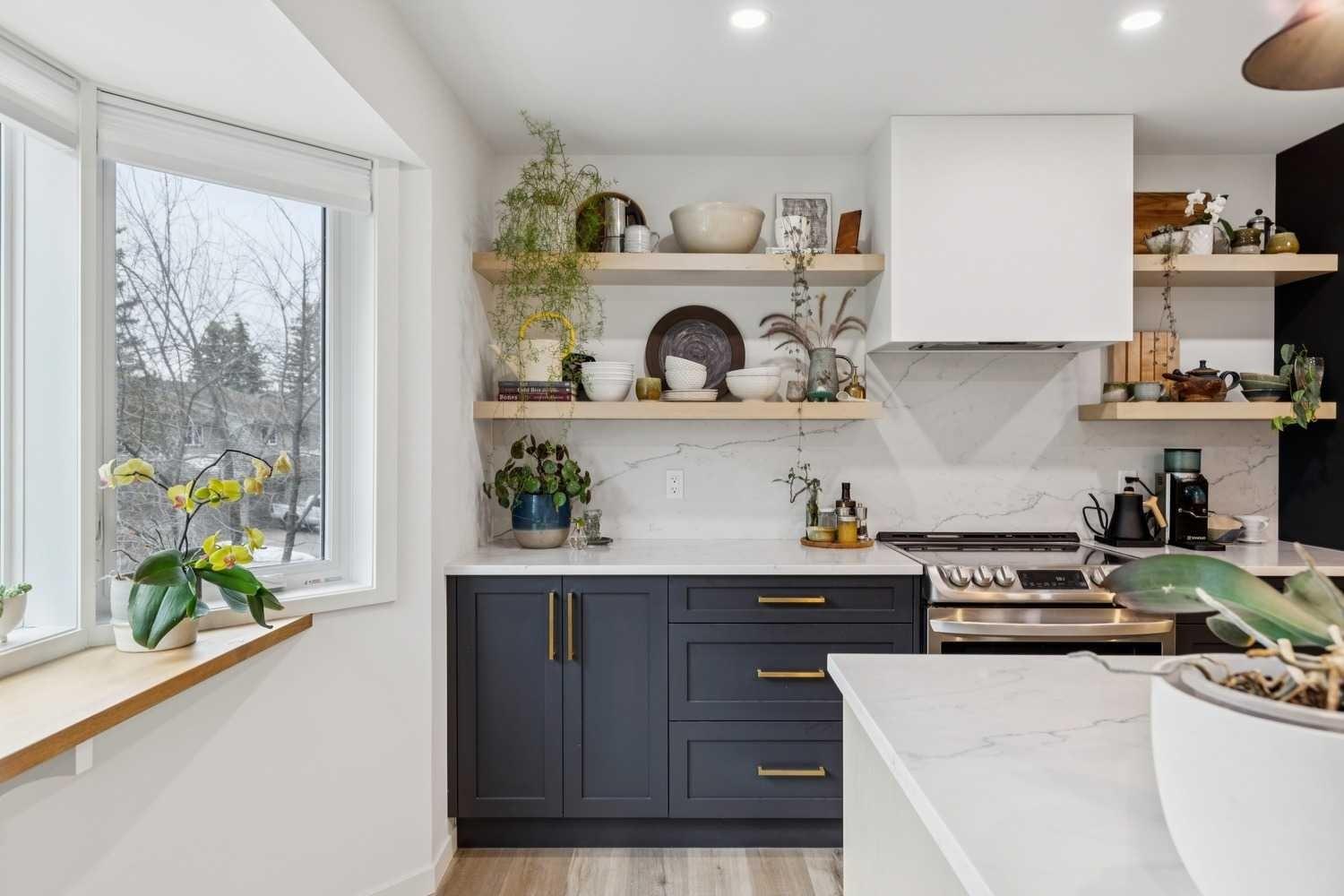 561 Point Mckay Grove NW