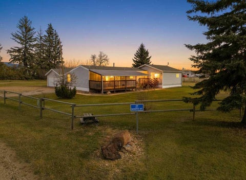 Photo of 27 Winnipeg Avenue, Ardley, AB T0M 0V0 (MLS # A2353840)