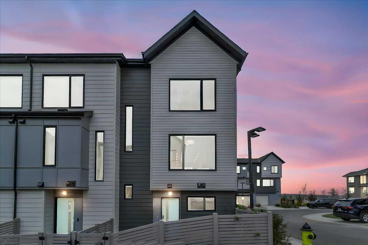 203 Evanscrest Square NW