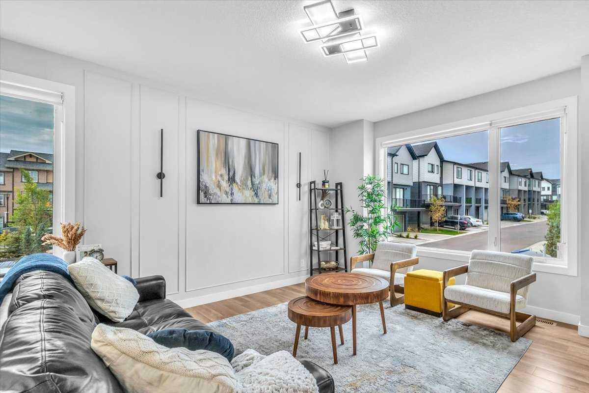 203 Evanscrest Square NW