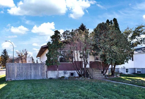 Photo of 1256 10 Avenue N, Lethbridge, AB T1H 1K4 (MLS # A2352023)
