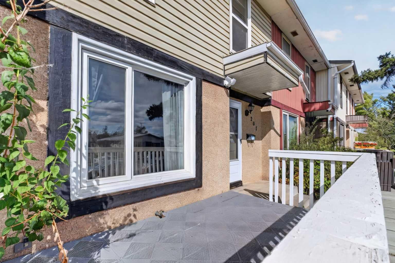 207 Penworth Drive SE