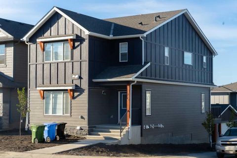 Photo of 169 Verity Manor SW, Calgary, AB T2Y 0N5 (MLS # A2259862) Photo of 169 Verity Manor SW, Calgary, AB T2Y 0N5 (MLS # A2259862)