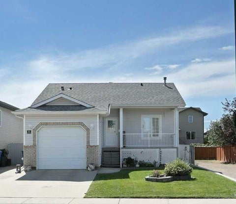 Photo of 75 Sunset Crescent SW, Medicine Hat, AB T1B 4T7 (MLS # A2347182)