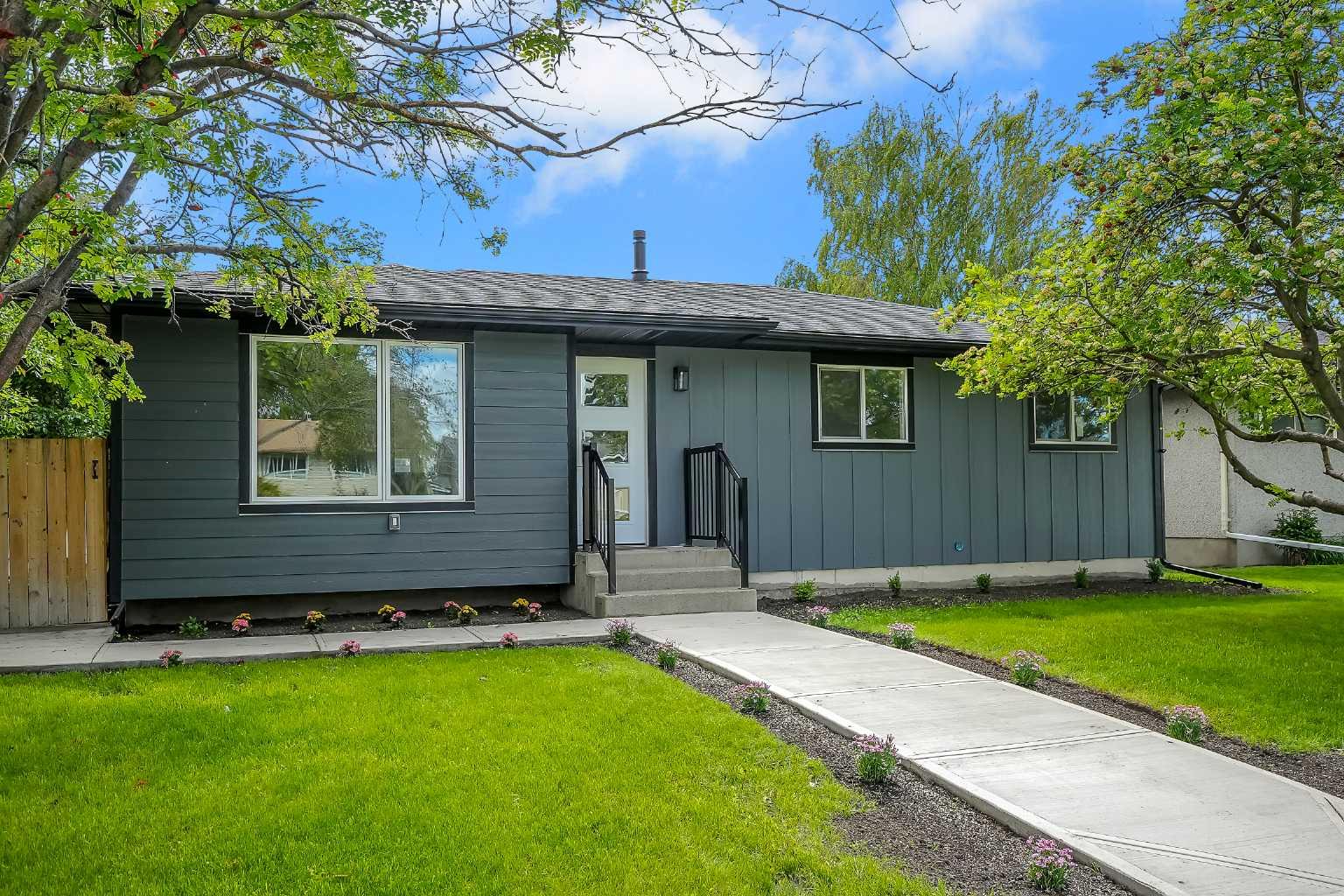 419 Acadia Drive SE