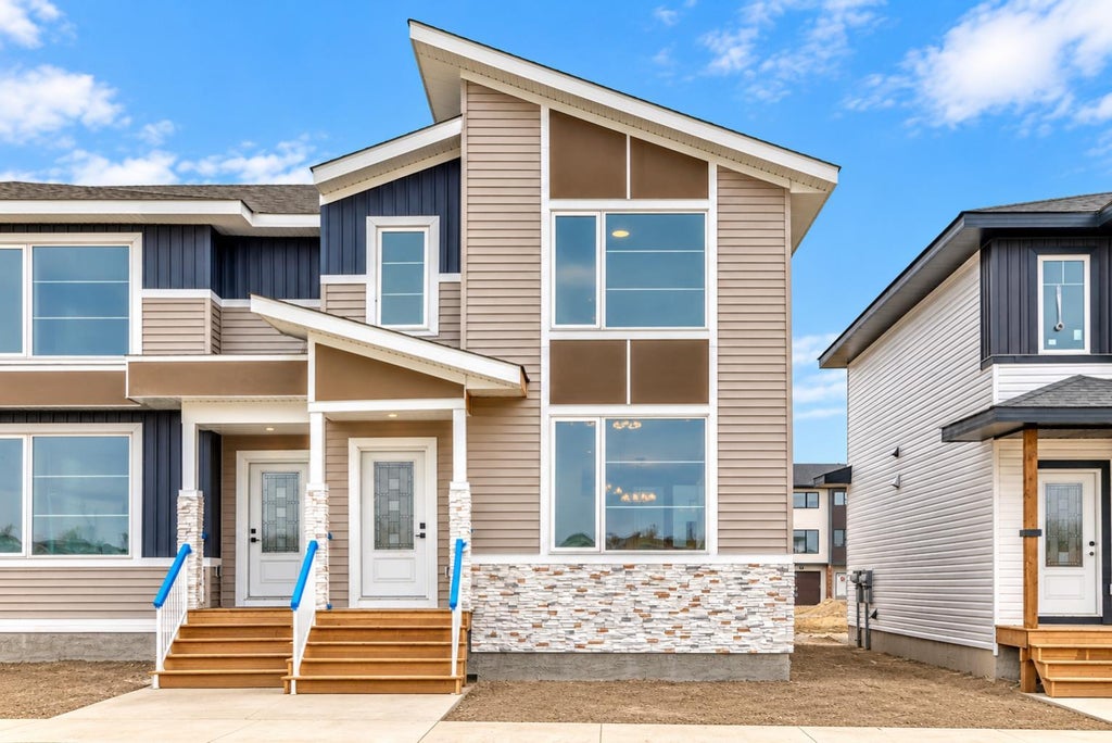 Photo of 9 LANDSDOWN Close, Red Deer, AB T4R 0V7 (MLS # A2351757)