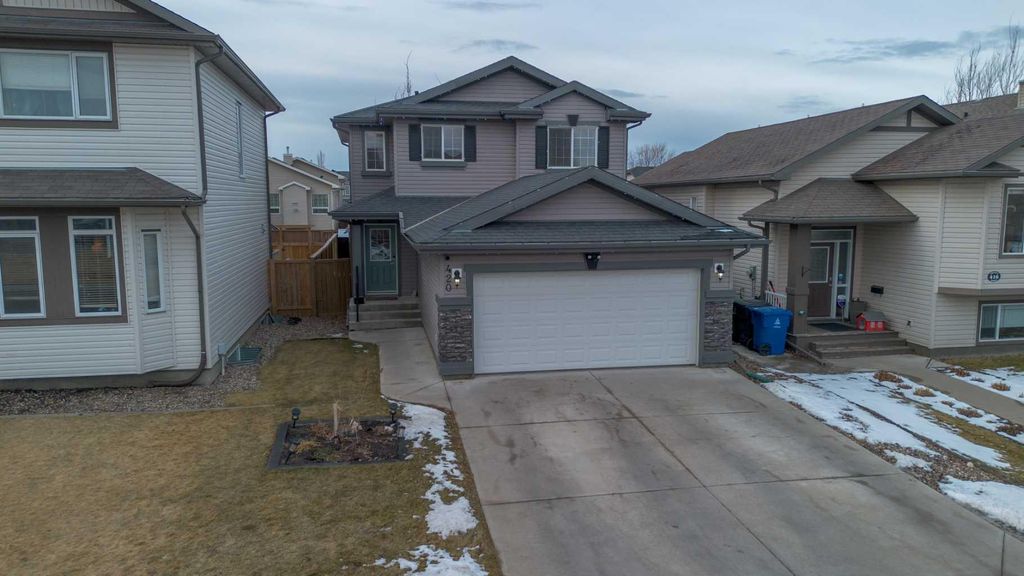 Photo of 420 Silkstone Crescent W, Lethbridge, AB T1J 2G3 (MLS # A2280765)