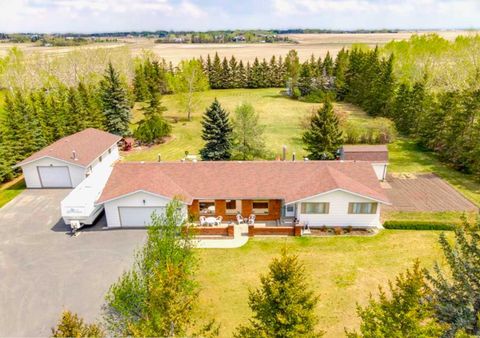 Photo of 26 Lake Ere Estates, Chestermere, AB T1X 0M6 (MLS # A2271484)