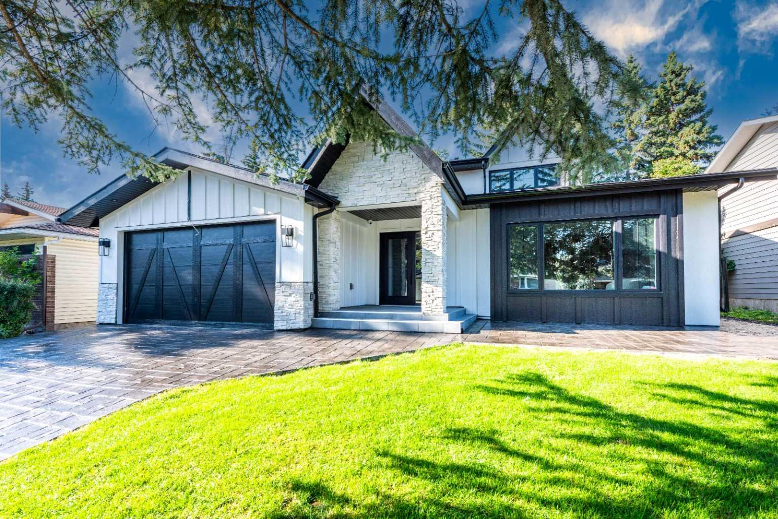 216 Pump Hill Crescent SW