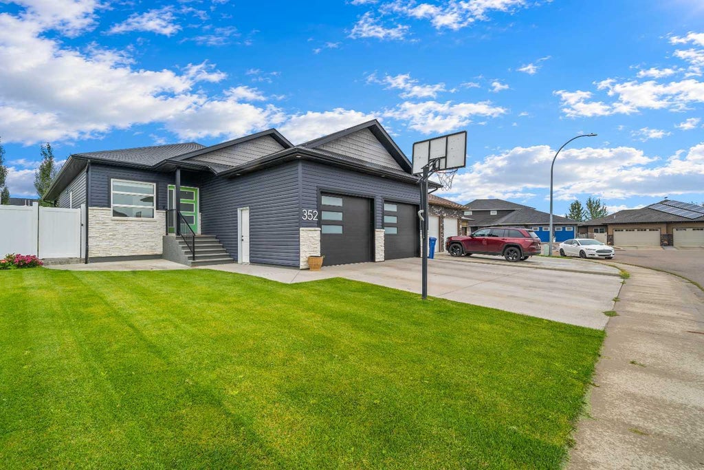 Photo of 352 Somerside Crescent SE, Medicine Hat, AB T1B 0N3 (MLS # A2344653)