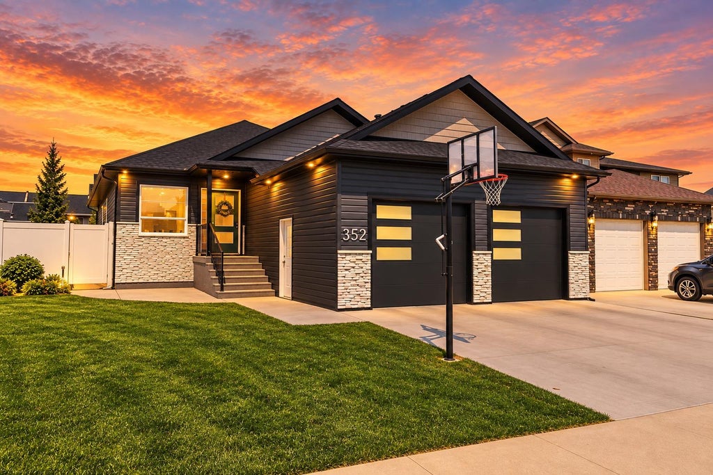 Photo of 352 Somerside Crescent SE, Medicine Hat, AB T1B 0N3 (MLS # A2344653)