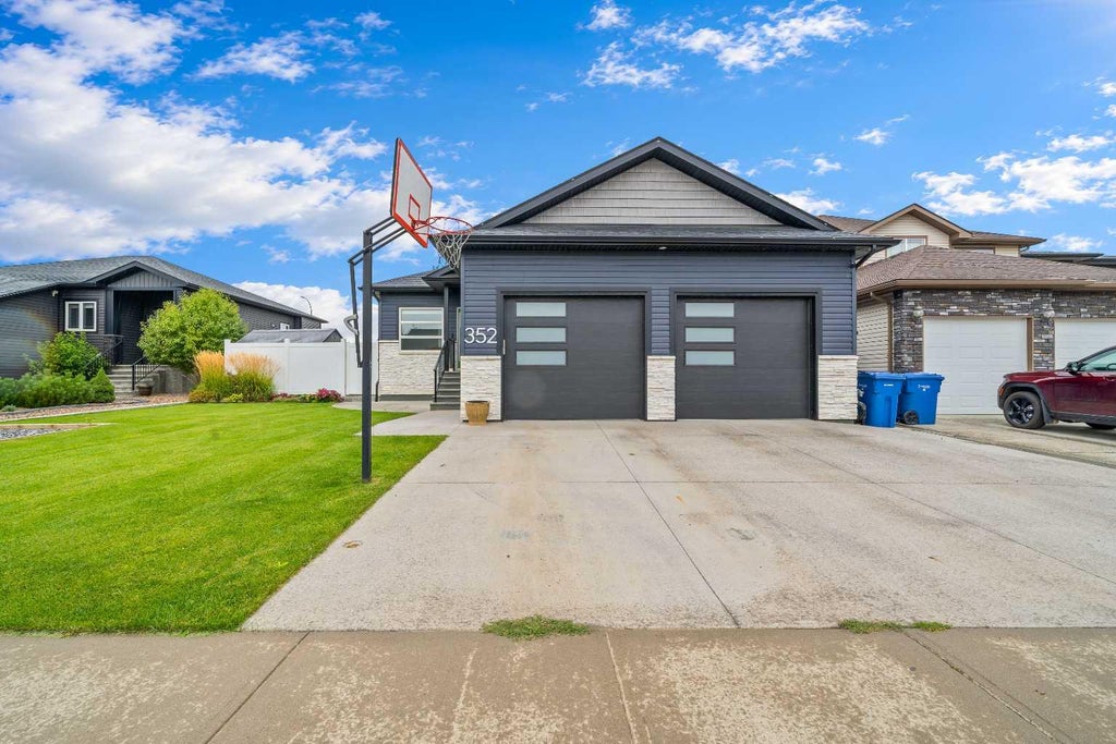 Photo of 352 Somerside Crescent SE, Medicine Hat, AB T1B 0N3 (MLS # A2344653)