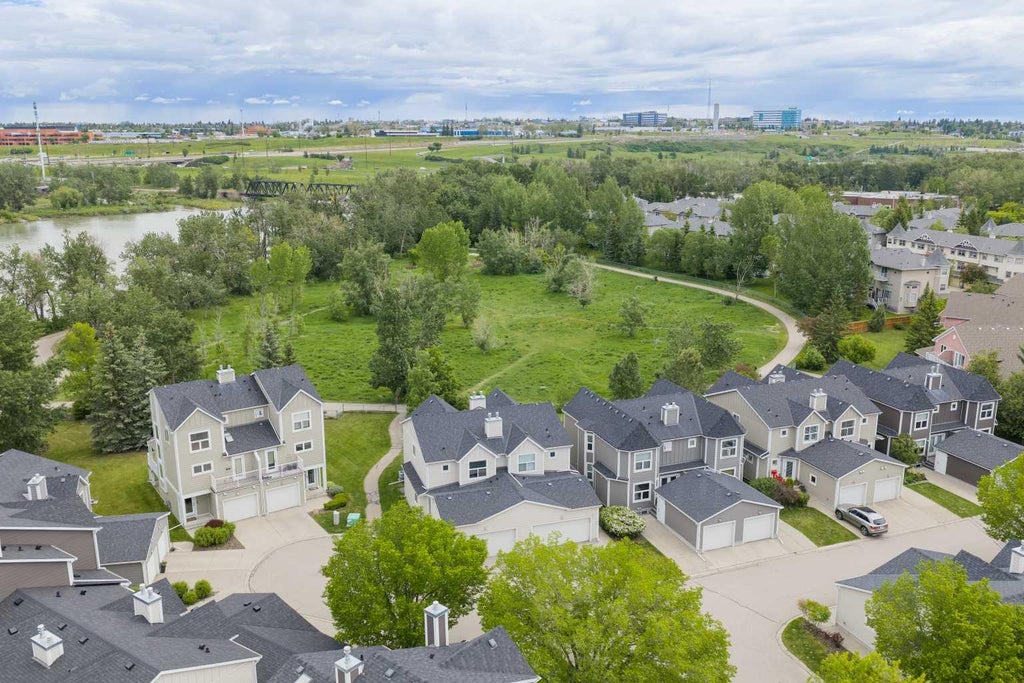 Photo of 142 INGLEWOOD Point SE, Calgary, AB T2G 5K6 (MLS # A2320007)
