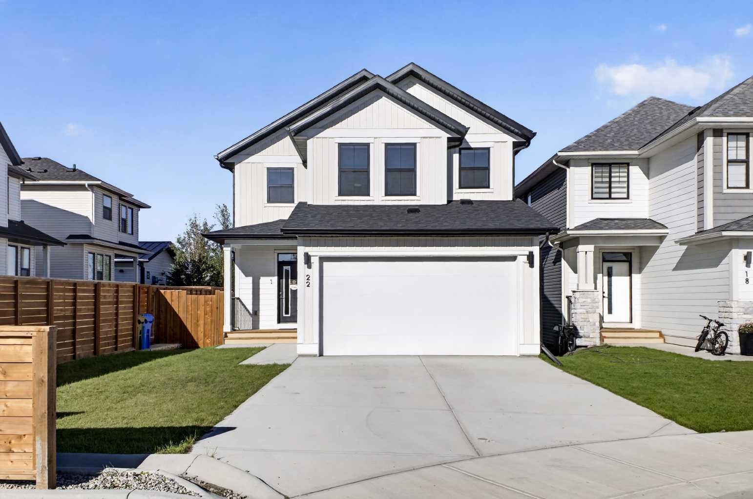 22 Copperhead Bay SE