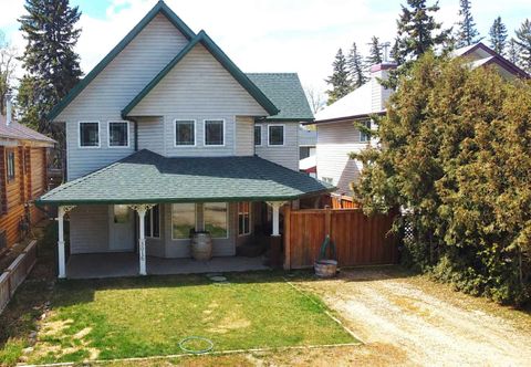 Photo of 5016 34 Street, Sylvan Lake, AB T4S 1B1 (MLS # A2310576)
