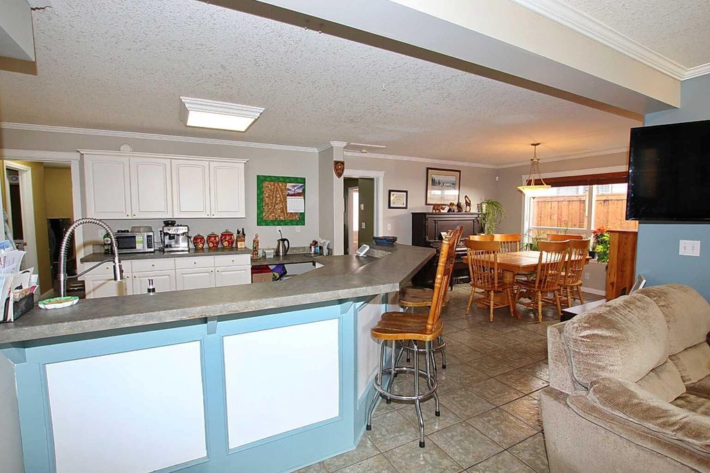 Photo of 5016 34 Street, Sylvan Lake, AB T4S 1B1 (MLS # A2310576)