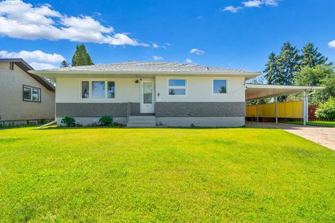 Photo of 131 Mitchell Crescent NW, Medicine Hat, AB T1A 6V3 (MLS # A2327794)
