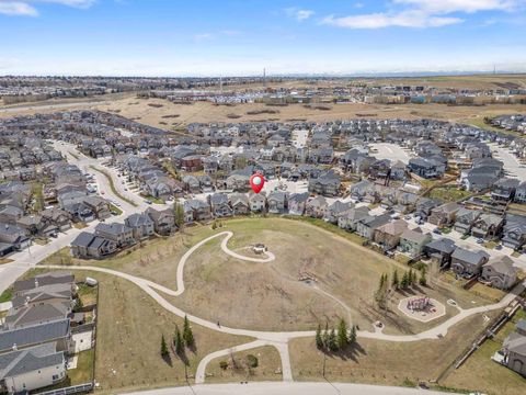 44 Sherwood Circle NW Calgary AB T3R 1R3