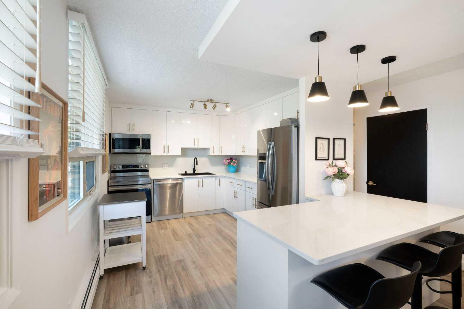 220 26 Avenue SW 202