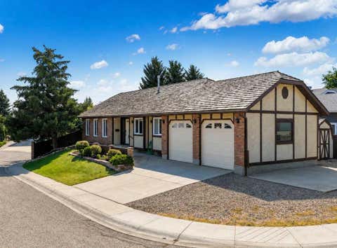 Photo of 5 Ross View Bay SE, Medicine Hat, AB T1B 3H9 (MLS # A2337951)