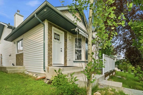 Photo of 110 Bridlewood Avenue SW, Calgary, AB T2Y 3T1 (MLS # A2325446)