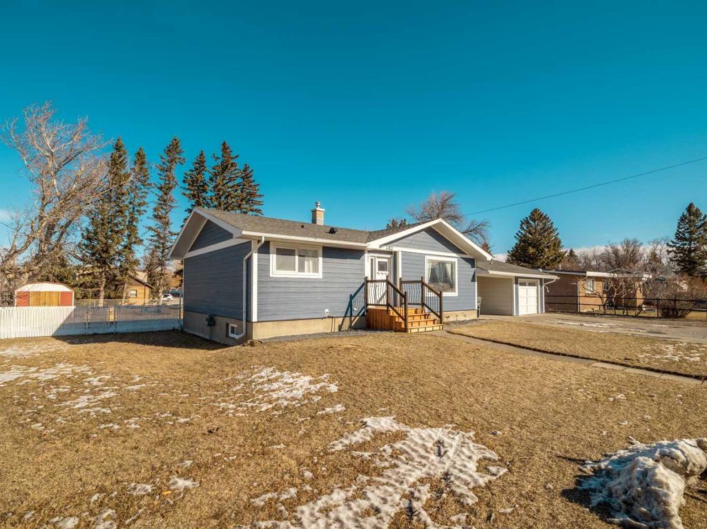 Photo of 483 Main Street, Pincher Creek, AB T0K 1W0 (MLS # A2289790)