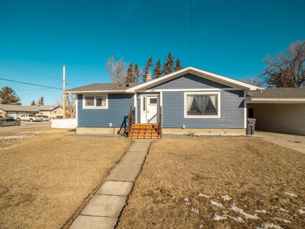 Photo of 483 Main Street, Pincher Creek, AB T0K 1W0 (MLS # A2289790)