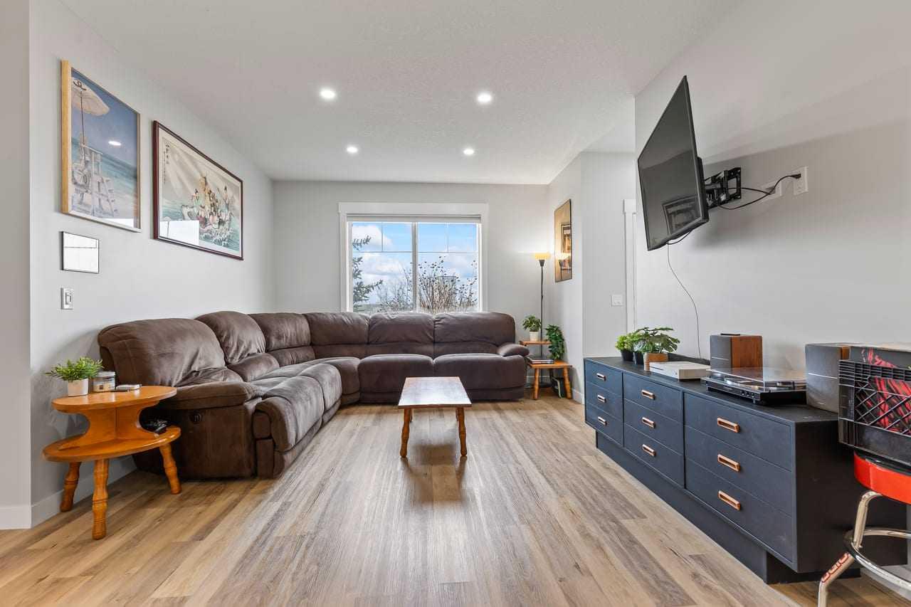 35 West Coach Manor SW 5