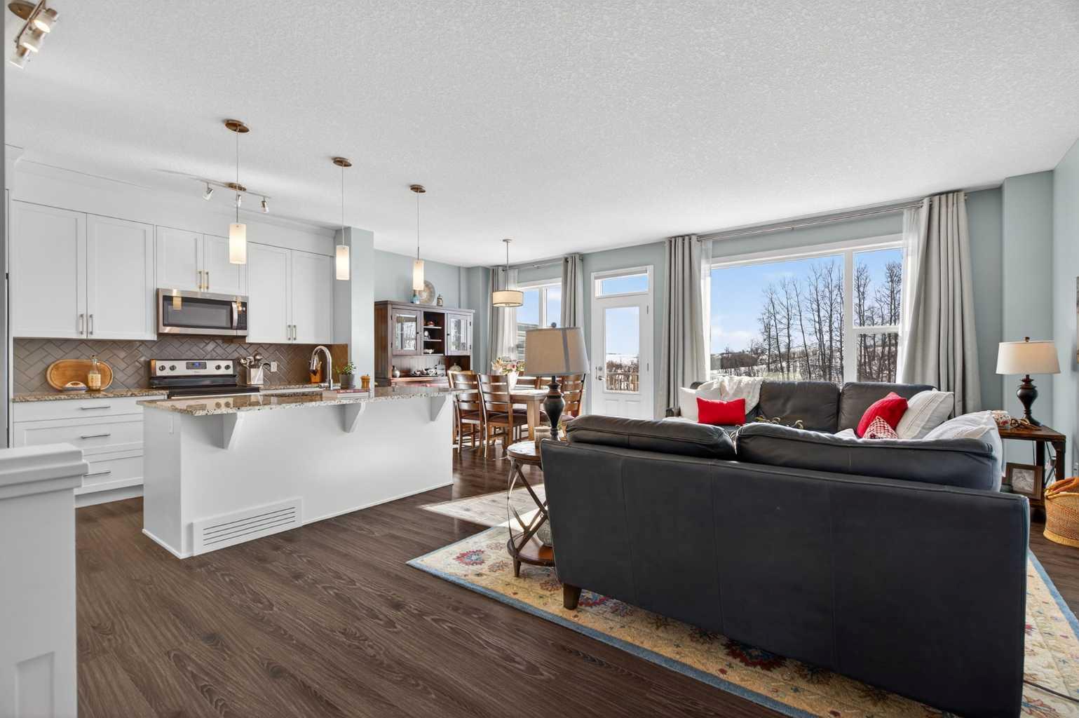 83 Fireside Crescent N