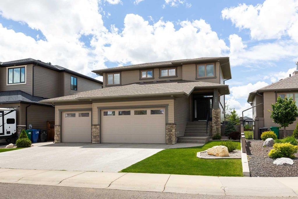 Photo of 788 Canyonview Close W, Lethbridge, AB T1K 5R9 (MLS # A2320162)
