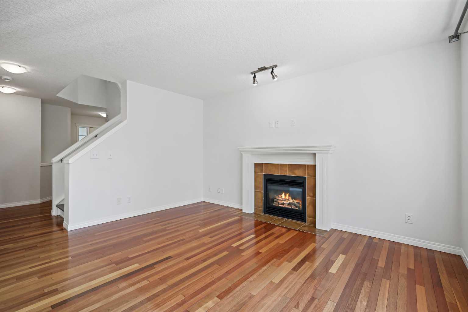 19 Rockyspring Green NW
