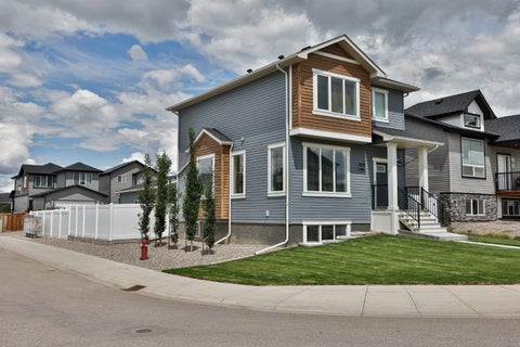 Photo of 963 40 Avenue N, Lethbridge, AB T1H 7G9 (MLS # A2346484)