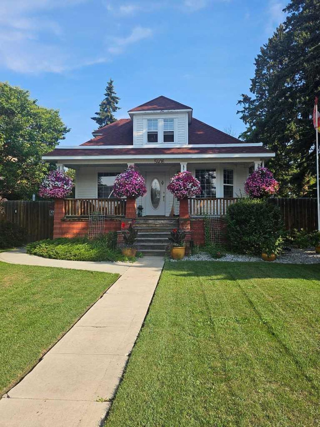 Photo of 5406 50 Avenue, Lacombe, AB T4L 1N5 (MLS # A2294057)