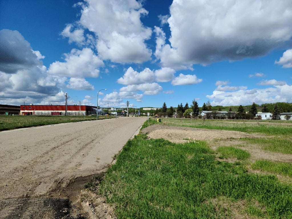 Photo of 8016 97 Avenue, Peace River, AB T8S 1W5 (MLS # A2354506)