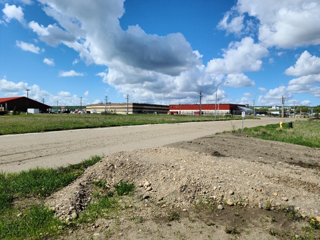 Photo of 8016 97 Avenue, Peace River, AB T8S 1W5 (MLS # A2354506)