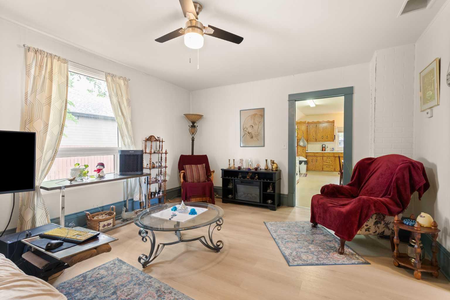317 3 Street W