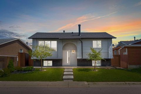 992 Rundlecairn Way NE Calgary AB T1Y 2X2