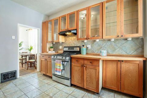 430 15 Avenue NE Calgary AB T2E 1H4