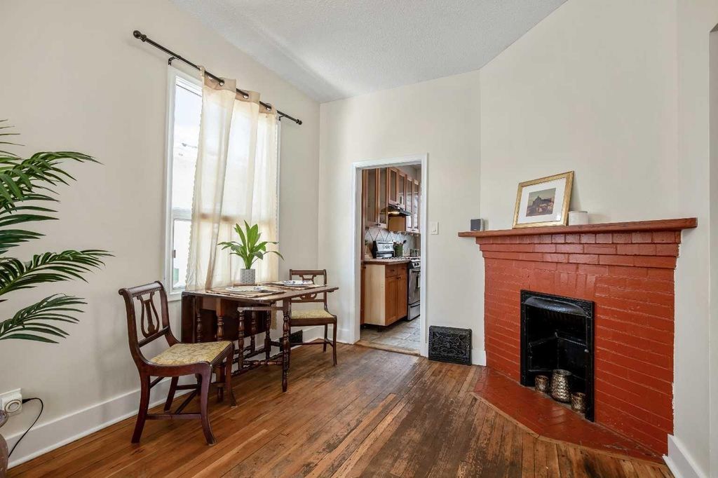 Photo of 430 15 Avenue NE, Calgary, AB T2E 1H4 (MLS # A2274612)