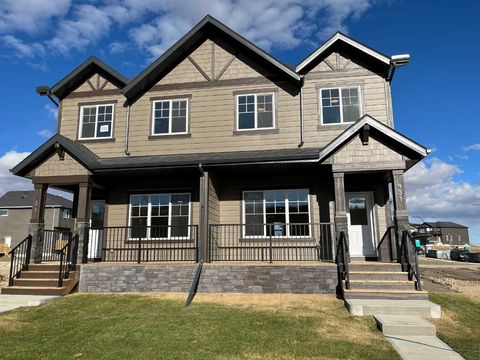 Photo of 931 Legacy Circle SE, Calgary, AB T2X 6A1 (MLS # A2264994) Photo of 931 Legacy Circle SE, Calgary, AB T2X 6A1 (MLS # A2264994)
