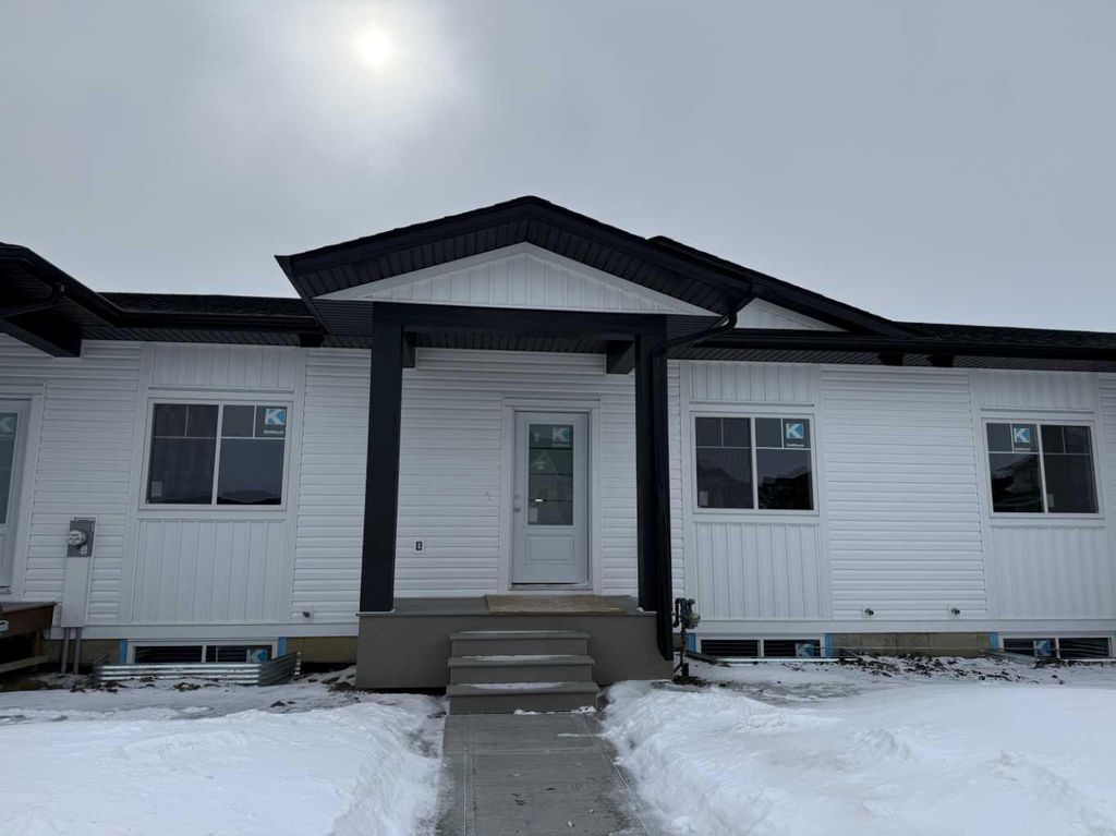 Photo of 7 Gray Close, Sylvan Lake, AB T4S 0W4 (MLS # A2292593)