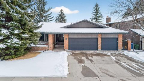 Photo of 12 Midpark Place SE, Calgary, AB T2X 1N6 (MLS # A2299105)