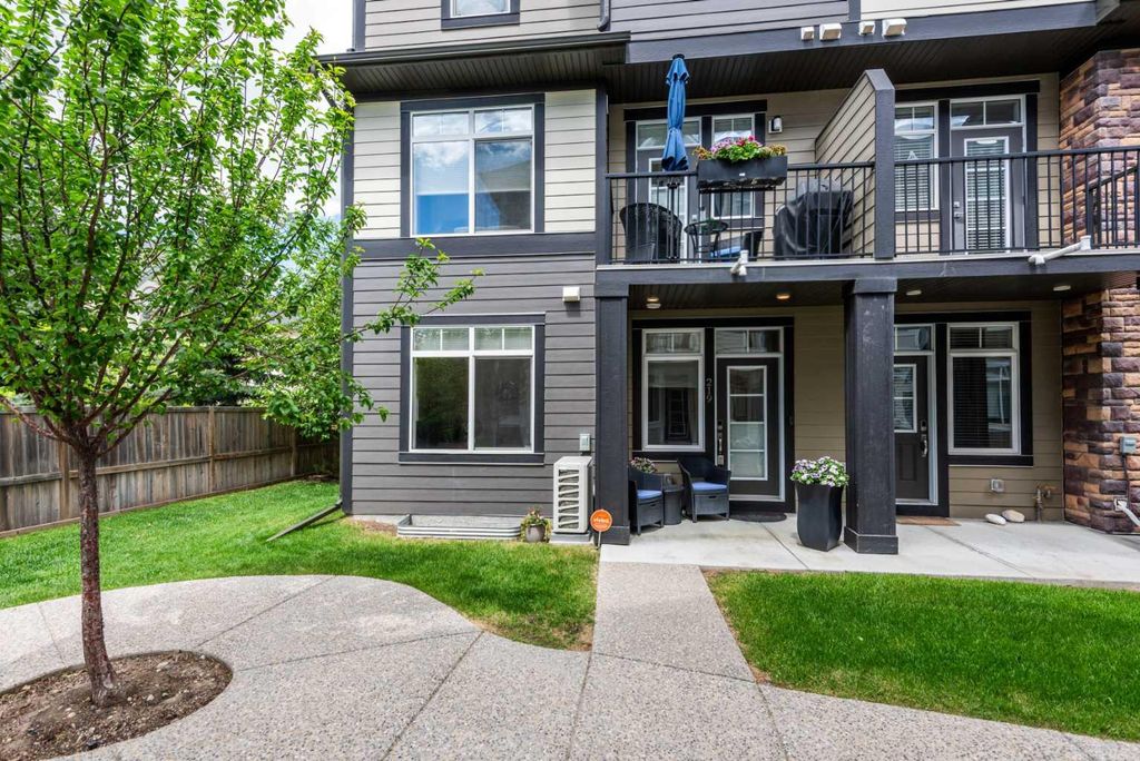 Photo of 219 Wentworth Row SW, Calgary, AB T3H 1Y1 (MLS # A2318468)