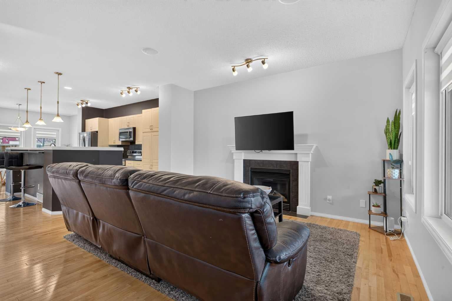 418 Evansdale Way NW