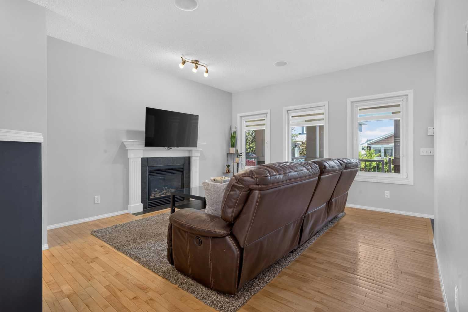 418 Evansdale Way NW